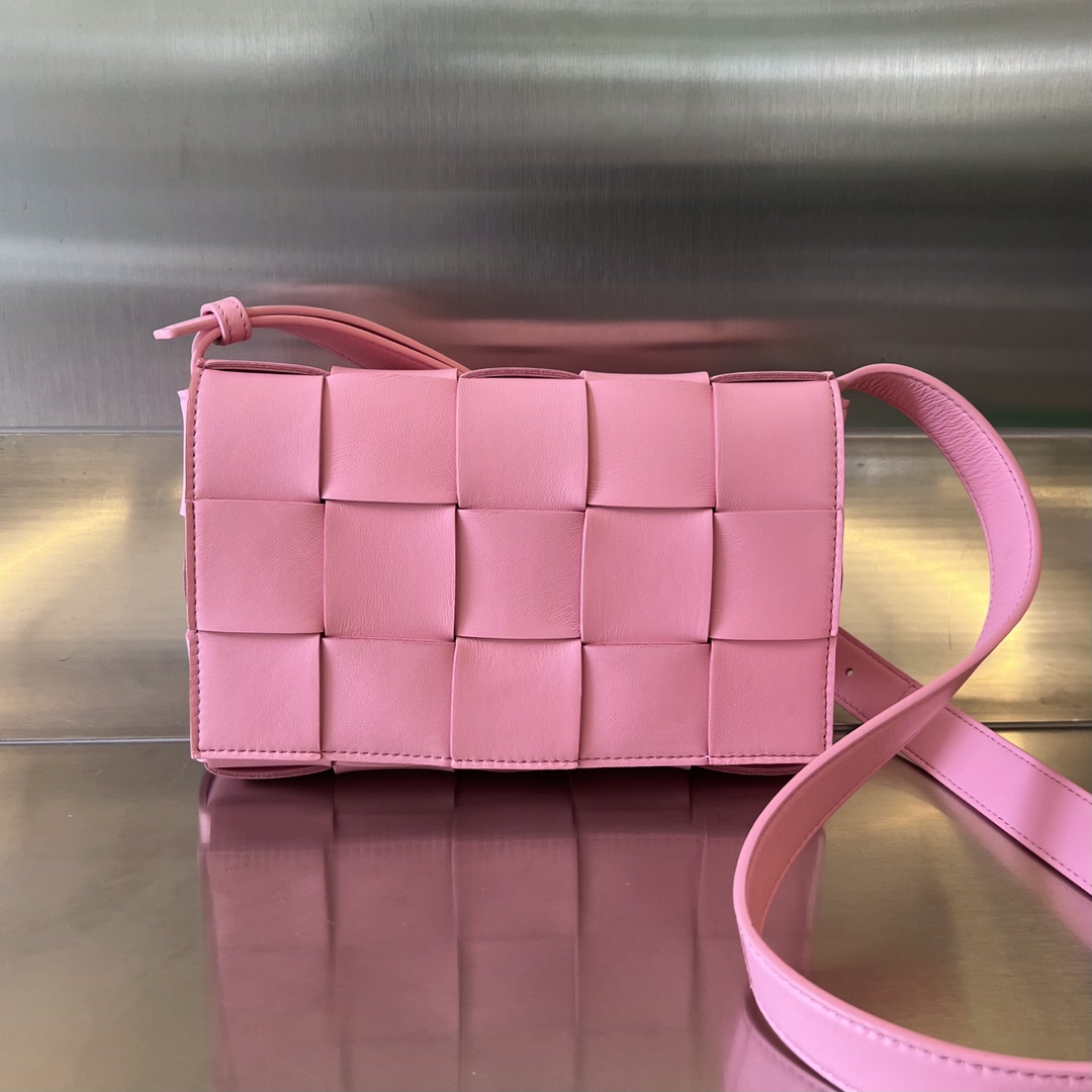 Cassette Intreccio Leather Cross-body Bag Pink